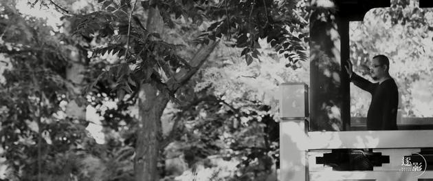 配图15-乌尔善+logo - 复件