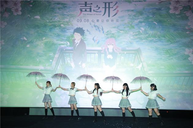 宅舞团献上精彩表演