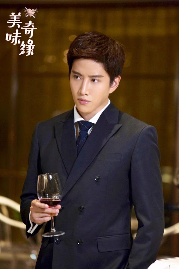 饰 李雨哲2 毛晓彤 饰 宋佳茗新浪娱乐讯 随着9月11日的临近,电视剧