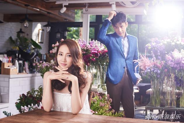 弦子李茂夫妇登时尚杂志 演绎“爱情里最珍贵的样子”2