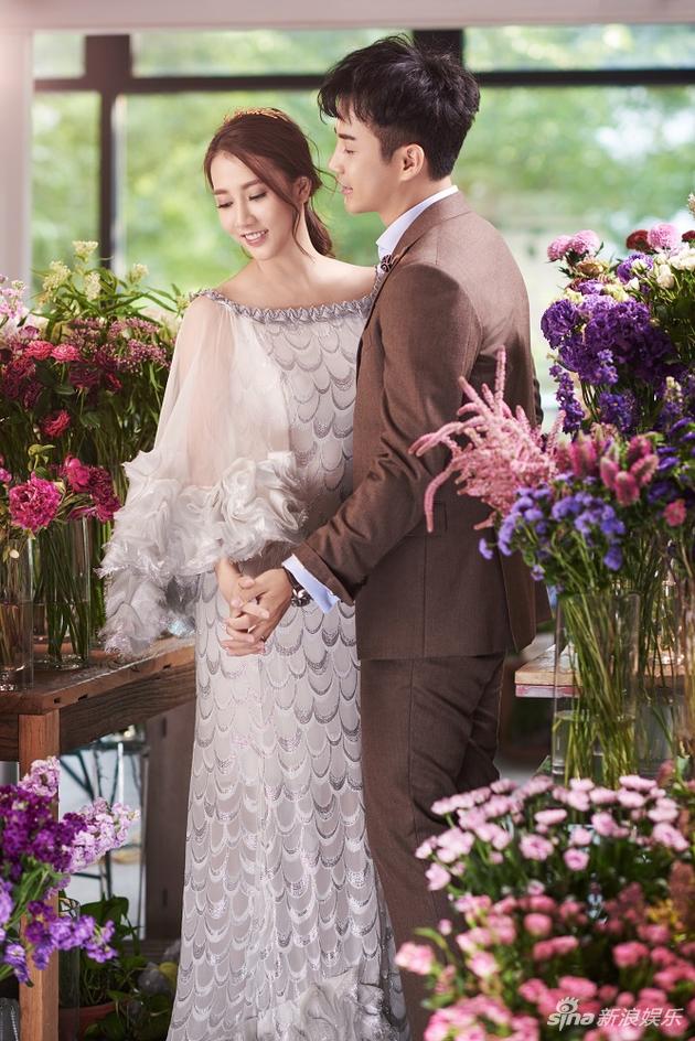 弦子李茂夫妇登杂志演绎爱情里最珍贵的样子