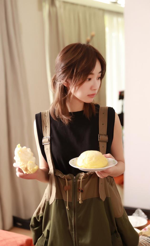 刘雅瑟长发造型获好评搭档易烊千玺开启暖心之旅