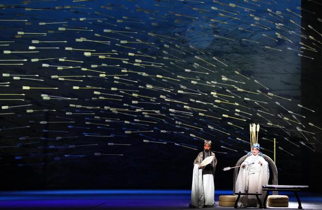 国家大剧院大型新编史诗京剧《赤壁》 ，张建峰（左）饰诸葛亮，李宏图饰周瑜