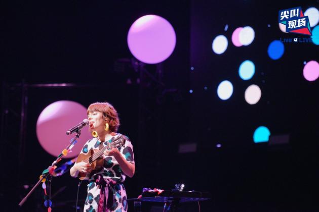 新浪娱乐讯 9月7日晚,来自澳大利亚的女歌手lenka在北京举办个人