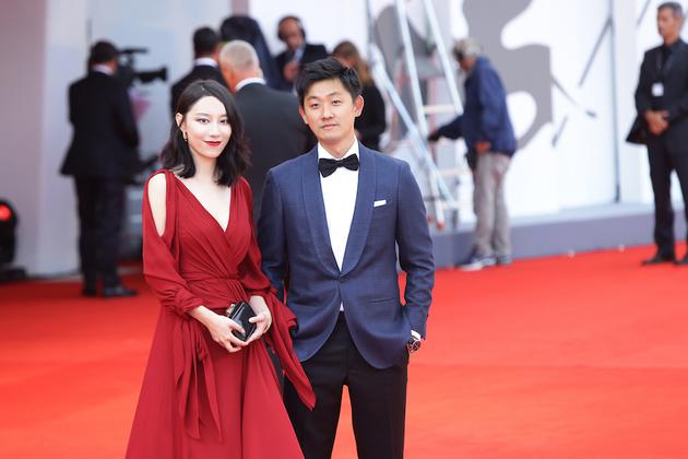 女主角英泽，导演鹏飞