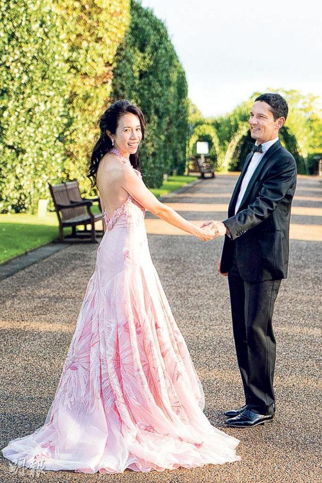 莫文蔚与丈夫英国皇宫办派对 庆祝相识30周年|莫文蔚|老公|初恋_新浪