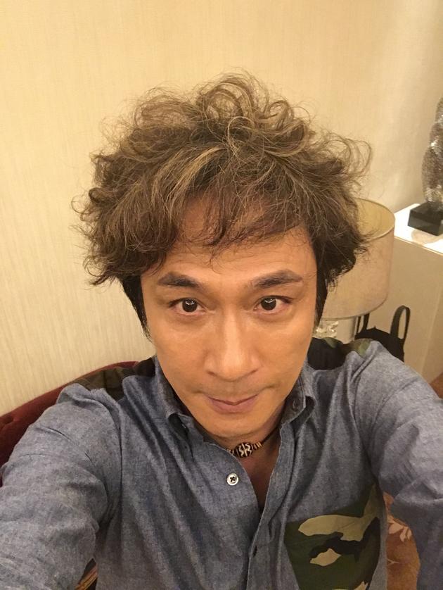 吴镇宇改往日吴妈形象帅气大叔已然上线