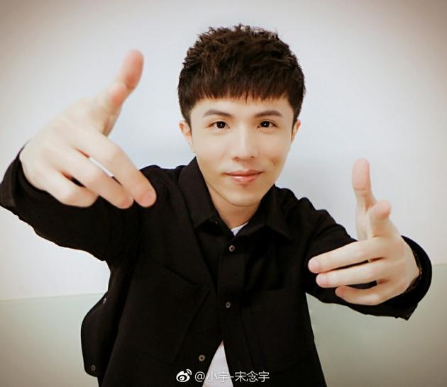 宋念宇北京首办新歌演唱会袁娅维仗义站台送黑胶