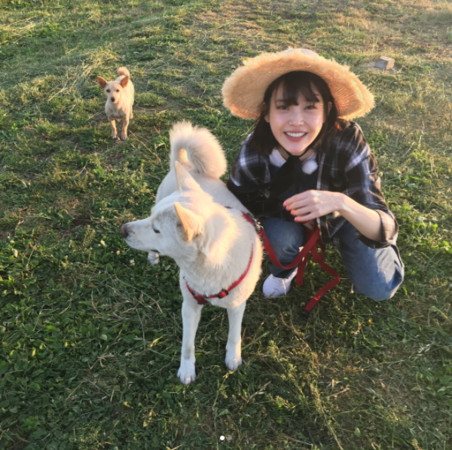 IU在《孝利家民宿》展现生活化的一面。