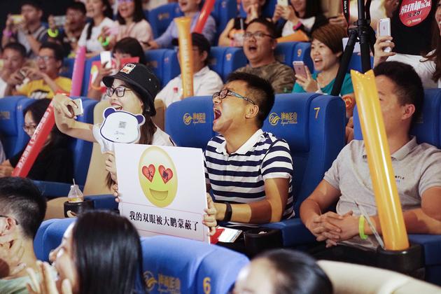 《缝纫机乐队》重庆路演 观影百姓反响热烈