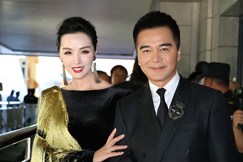 姜宏波亮相金鸡百花红毯女王气场足担开奖嘉宾