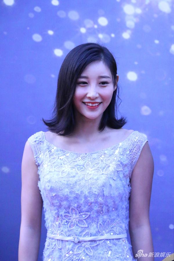陈一雯亮相亚洲影响力盛典清新俏丽优雅迷人