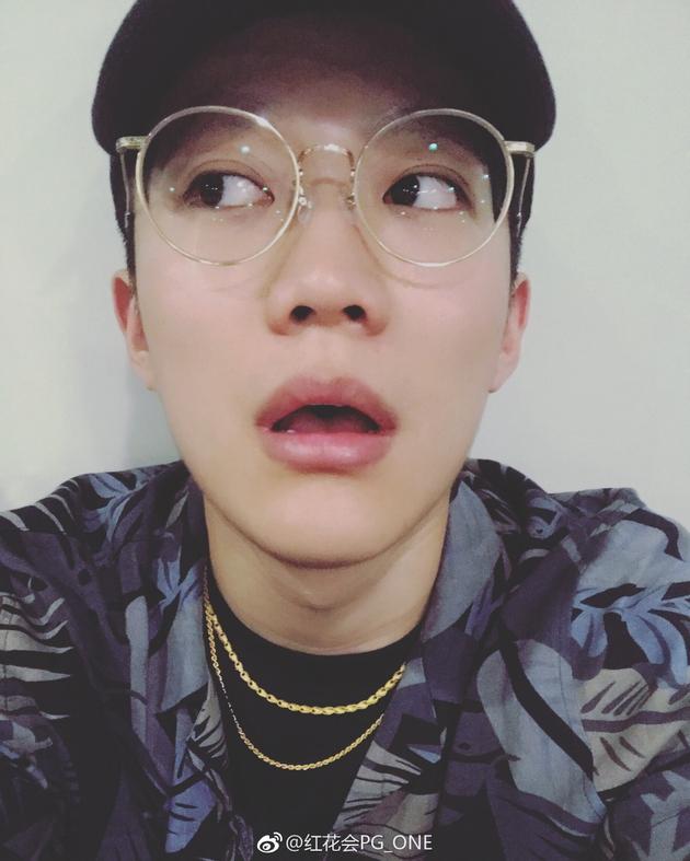 pgone将微博简介改为忘词王自黑还是炫技