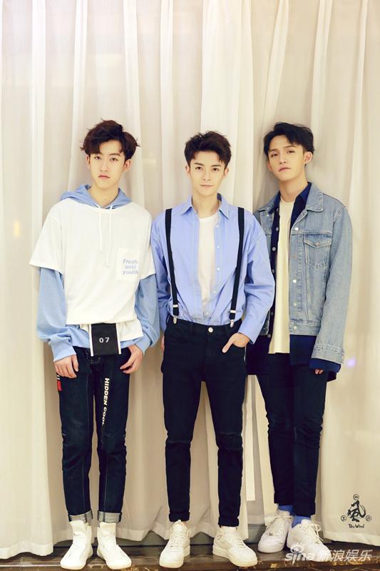 十二星宿风之少年曝光微蓝色系写真尽显初秋风尚