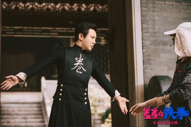 3《羞羞的铁拳》沈腾饰演卷帘门副掌门张茱萸