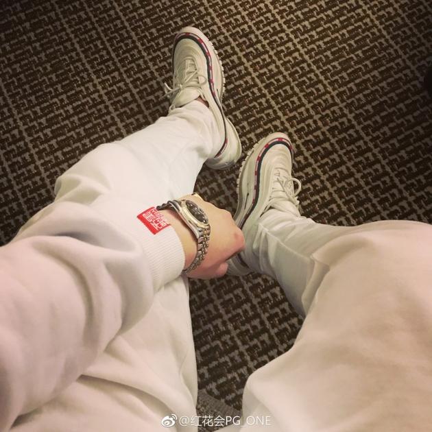 pg one晒鞋子
