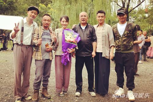 《最后的武林》片场 蔡蝶（左三）