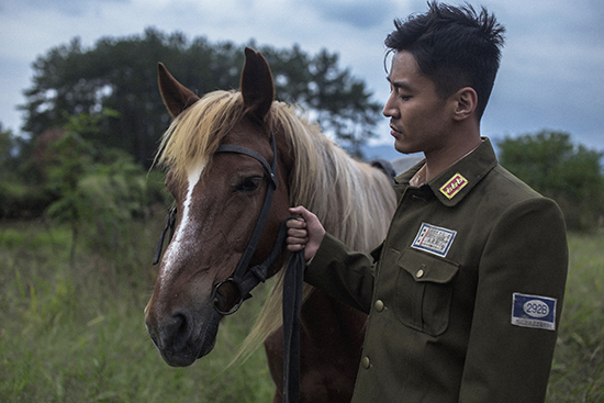 摘要:近日,山影制作实力派演员王璐曝光了一组《捍卫者》的拍摄剧照