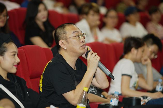 《缝纫机乐队》北京首映礼观影 宁财神助阵