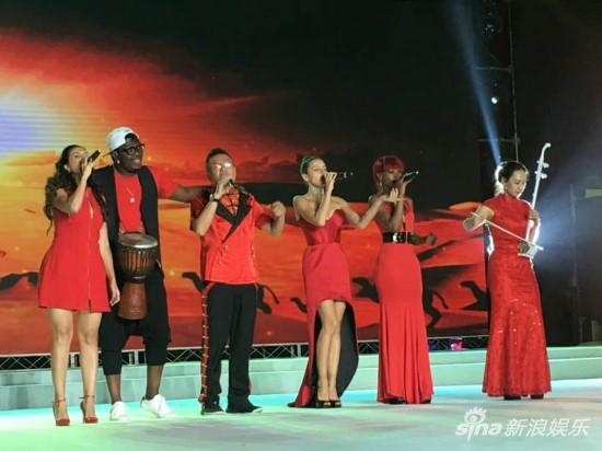 五洲唱响乐团助阵