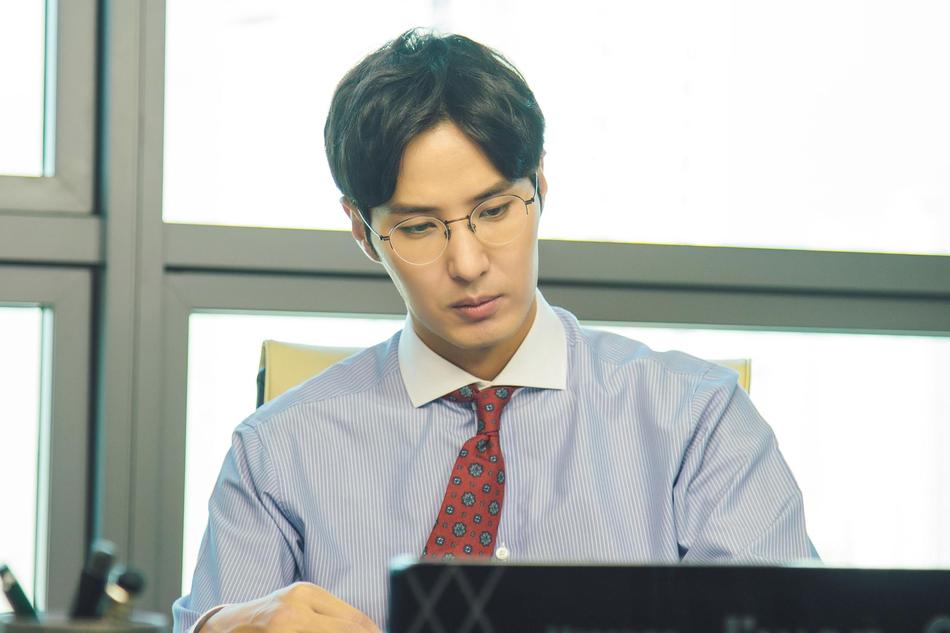 暂无分剧情:《非欲望都市》是曾与李祐汀编剧一起