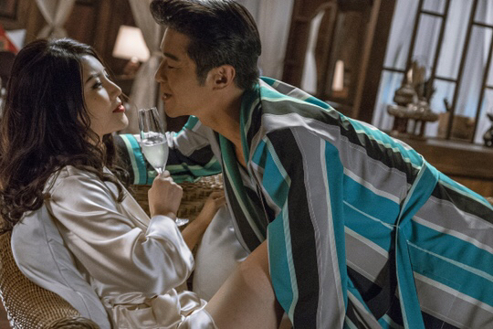 电影追龙曝剧照徐冬冬性感魅惑男星周俊伟