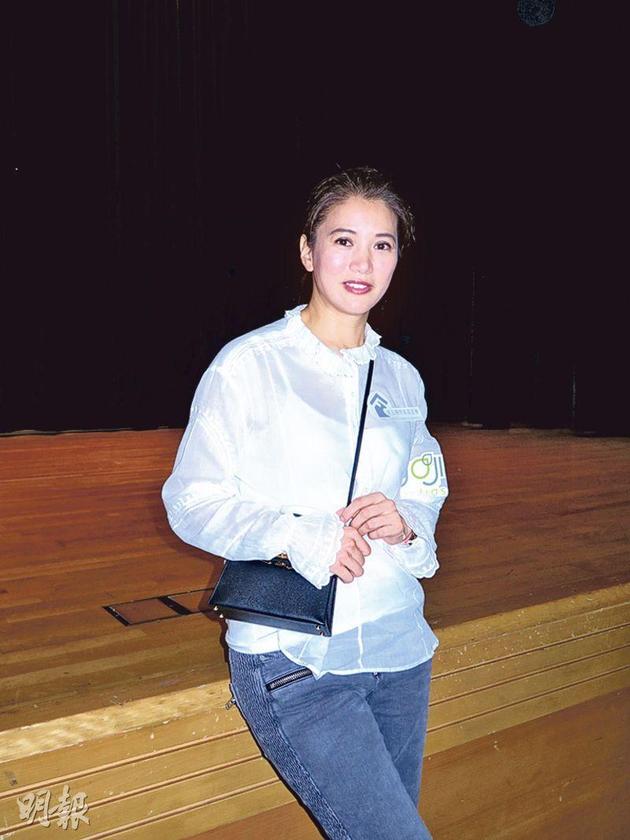 袁咏仪表示可能与好友沉嘉伟一齐送金牌贺郭富城的女儿出世。