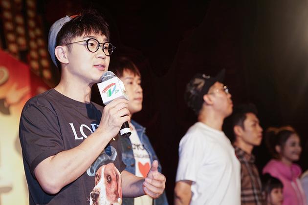 大鹏和观众见面