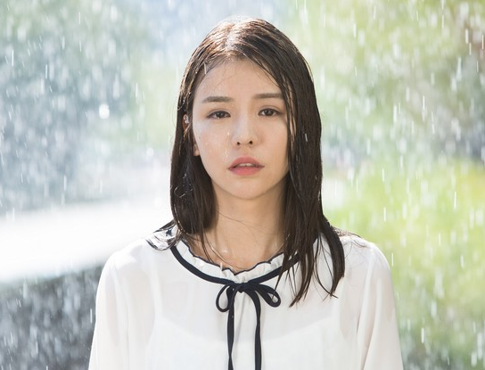 李毓芬暴雨哭戏让她感叹“超难忘”。