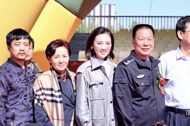 片警宝音内蒙开机陈维涵挑大梁演绎塞上之花