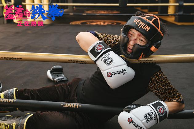 8田雨饰演马小她爸马东