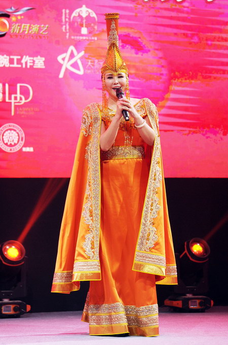 乌兰托娅举行出道10周年纪念会献唱经典曲目