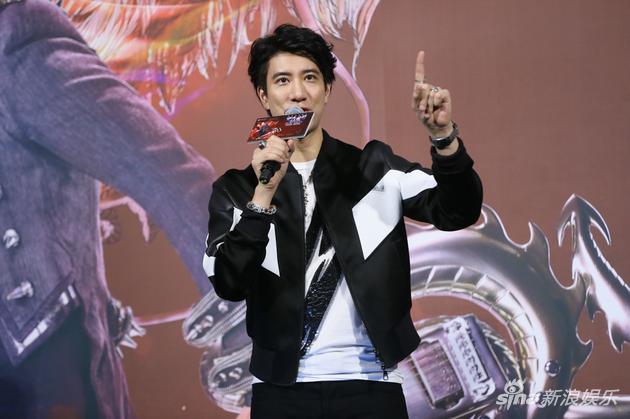 王力宏现场和粉丝互动