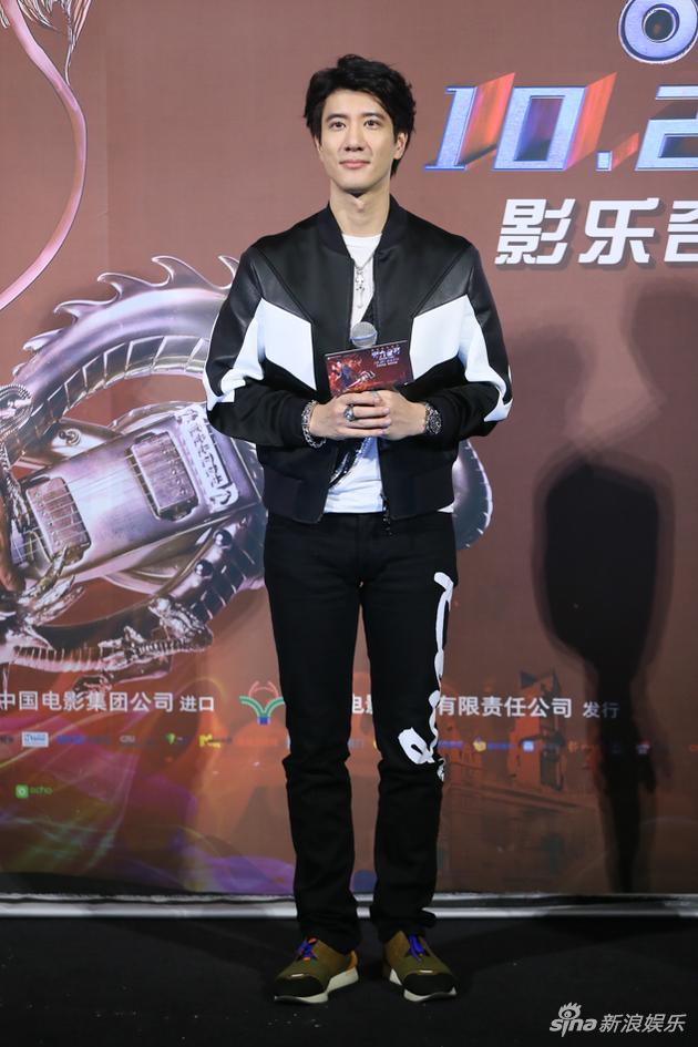 王力宏亮相