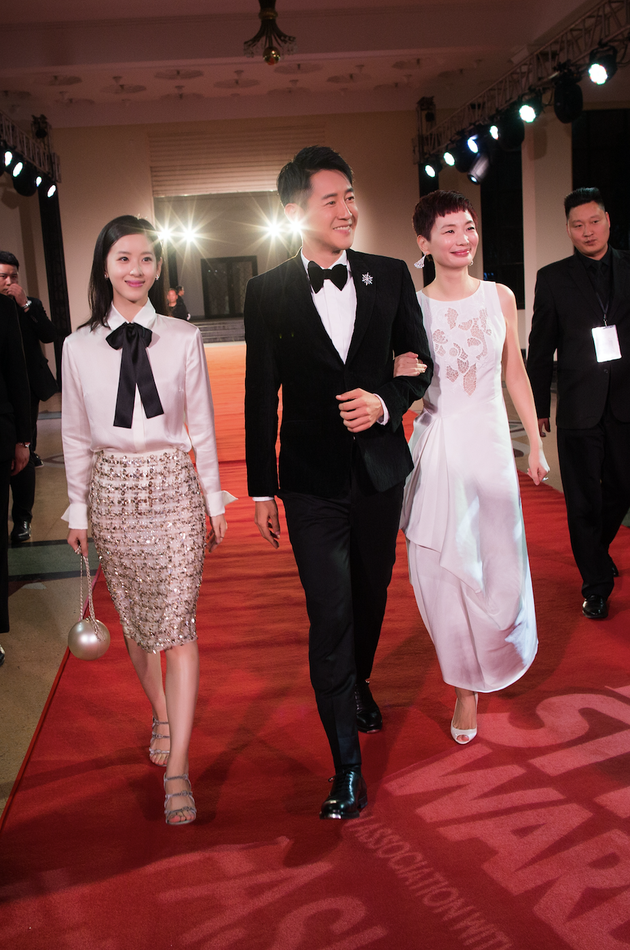 章泽天、ELLE主编晓雪与主持人陈建飞