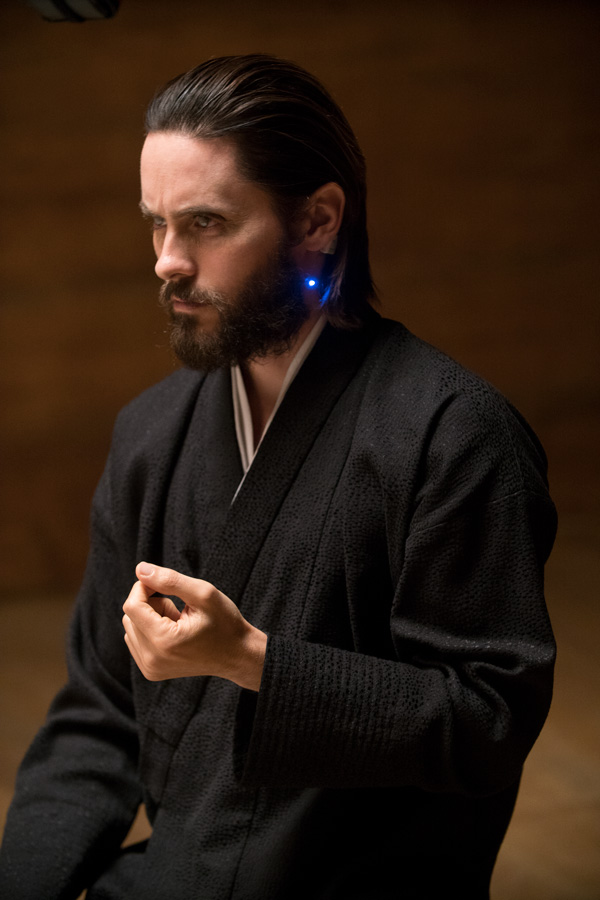 天才华莱士是反派复制人首领（杰瑞德·莱托饰）