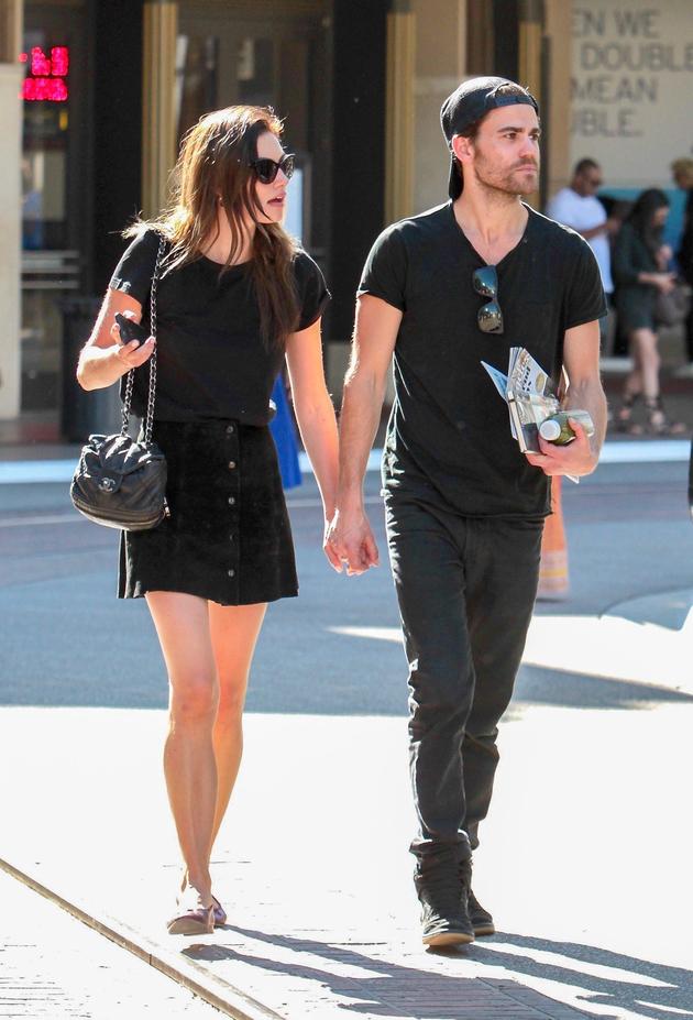 韦斯利托金4年恋情告终|吸血鬼日记|保罗·韦斯利|菲比·托金_新浪