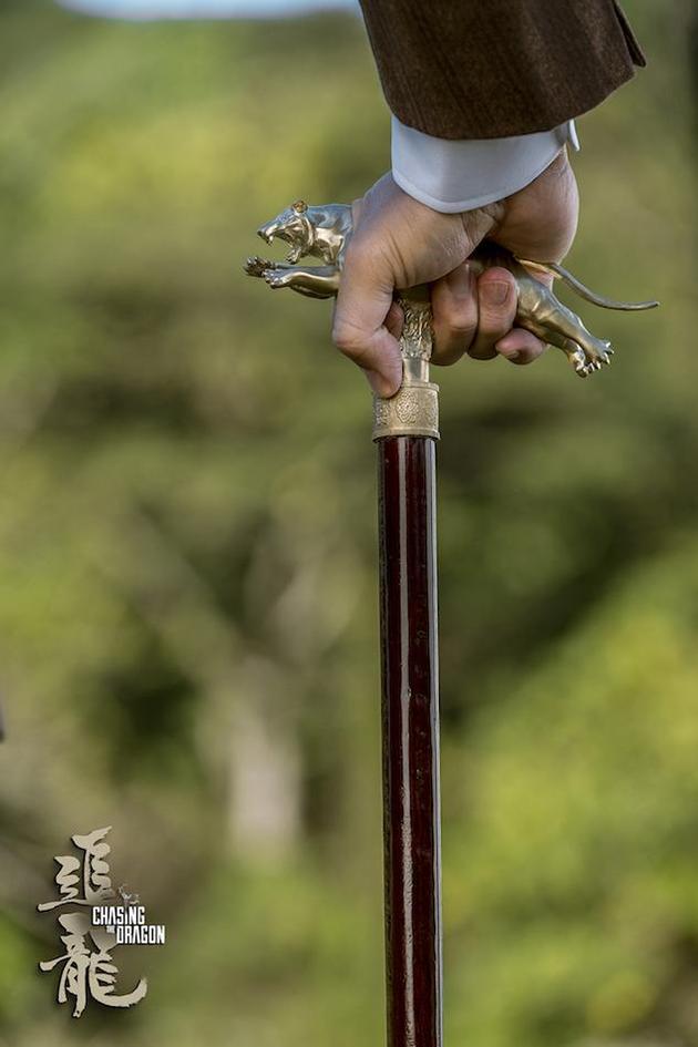 《追龙》“跛豪”拐杖