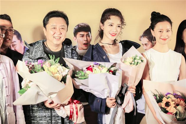黄一琳出席《坑爹游戏》首映礼 女主光环十足耀眼 (4)