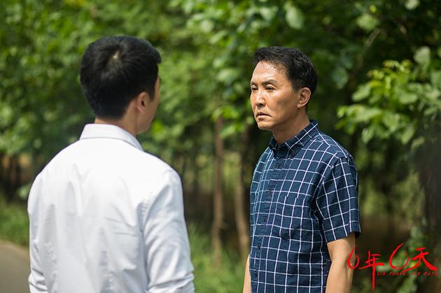 路永明（吴刚饰）与路远（王骁饰）争吵