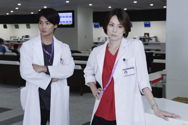 日剧《Doctor-X~外科医·大门未知子~》剧照。
