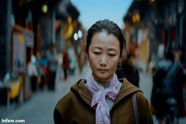 《逢春》的女主角是位舞台演员与贾樟柯此前作品类似，他说这是无意识选择