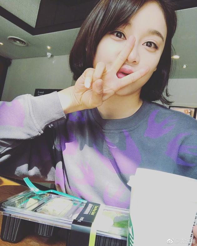 袁姗姗新浪娱乐讯 10月24日中午,袁姗姗[微博]微博更新自拍一则,并配