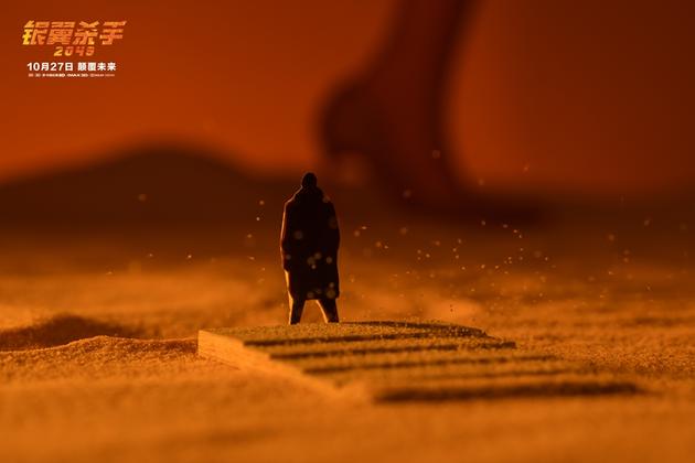 橙色雾霾充斥的沙漠