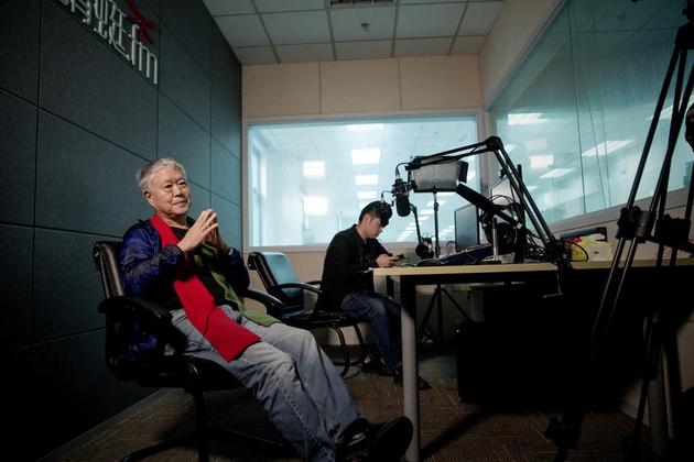 新浪娱乐讯 10月20日,美学大师蒋勋做客蜻蜓fm直播间,分享了快生活里