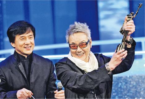 陈自强在香港电影金像奖30周年中，获得专业精神奖，成为他人生中的荣誉，成龙<a  href=