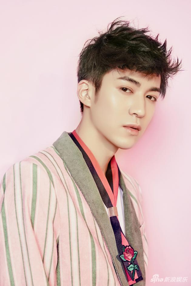 演员罗一航再次起航帅萌太子形象引粉丝追捧