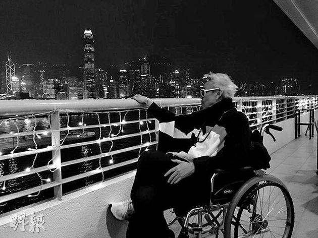 陈自强最近与朋友饭局并欣赏维港景色，在他脑海里永远留住这一刻。