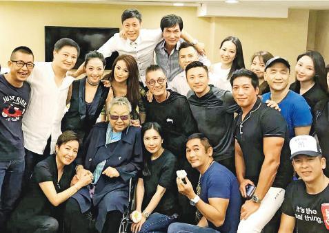 陈自强在今年9月坐着轮椅出席林国斌生日会，当时精神不俗，但没想到昨天（10月25日）凌晨传来噩耗。