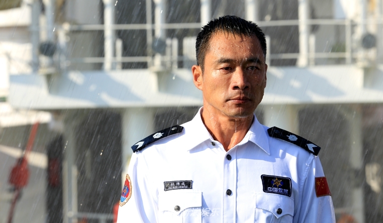 方天兴的父亲和基地主任杜红兵是潜水师兄弟,救助局同事.